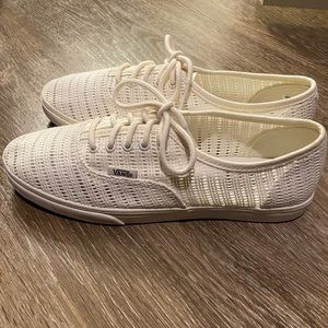 Rare Women’s White Mesh Authentic Low Pro